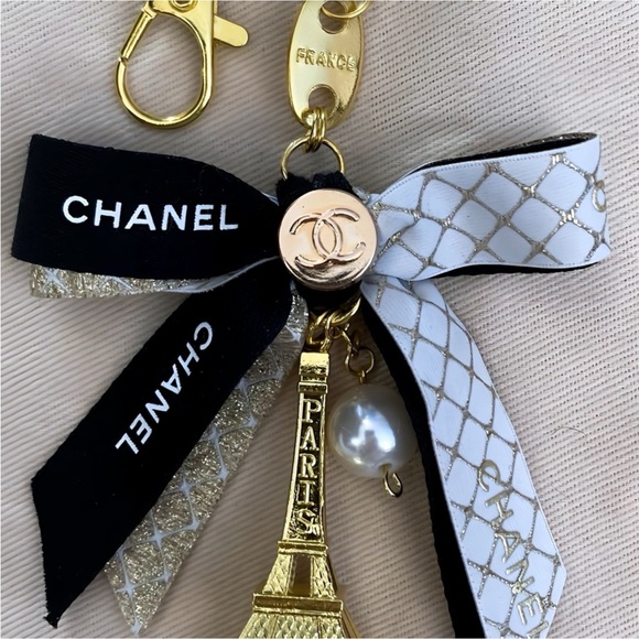 Chanel Gift Wrapping Ribbons on Keychain - Picture 2 of 7